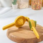 Manual Squeeze and Twist Hand Juicer Machine for Lemon - Image 2