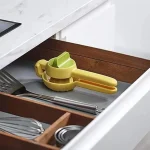 Manual Squeeze and Twist Hand Juicer Machine for Lemon - Image 7