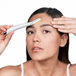Finishing Touch Flawless Derma plane, Lighted Facial Exfoliator and Hair Remover - Image 3