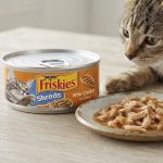 Purina Friskies Gravy Wet Cat Food, Shreds With Chicken 5.5 oz