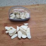 Kitchen Garlic Press and Storage Container Garlic Slicer Manual Crusher Cutter Easy to Clean Garlic Cutter - Image 5